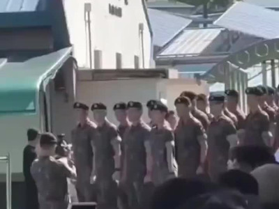 요즘 육군 수료식 근황.gif