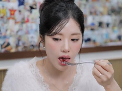 디짅다 돈까스 한입 먹은 아이돌 반응