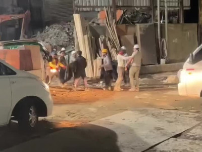 업무회의 하고 있는 야가다 성님들