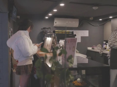 잘생긴 알바생이 실수했을때 여자들 반응