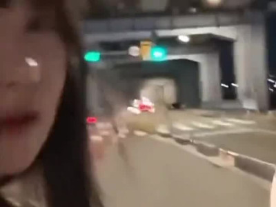 썸녀에게 강인함을 과시하며 플러팅 하는 방법