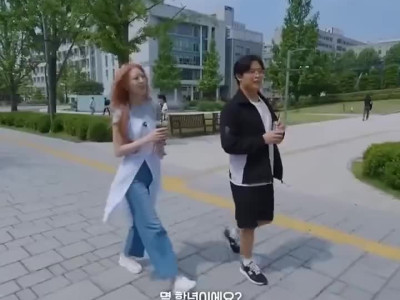 동생인거 확인하고 목소리 톤 바뀌는 유나.mp4