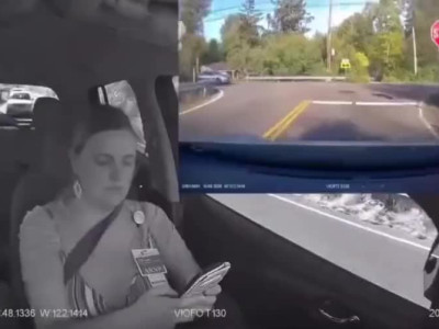 소리] 여자가 핸드폰을 놓는 순간