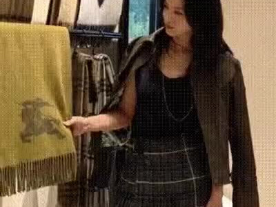 탕웨이도 놀라는 버버리 가격.mp4