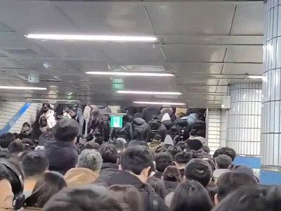 해외 sns에서 화제되고 있는 사당역 근황. mp4