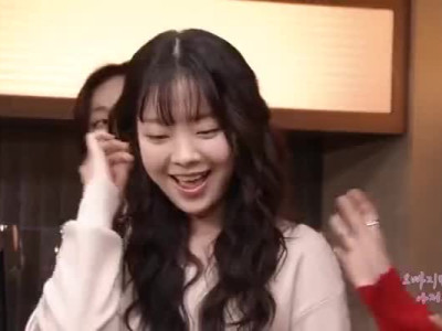 SNL) 연상 남자친구 친구들 보고 말문이 막힌 지예은