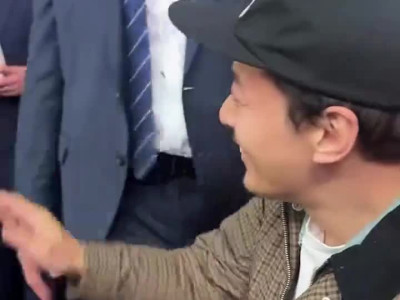 종로에서 술 마시는데 마카롱이 악수해줌