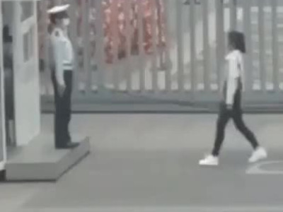 근무하는 남친을 보러 온 여자친구