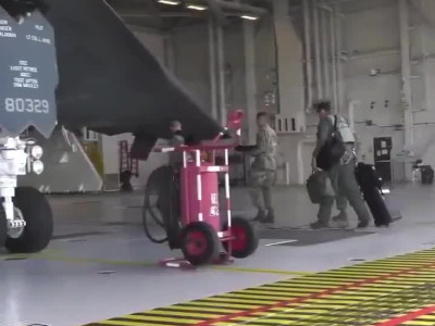 B-2 폭격기 초근접 영상