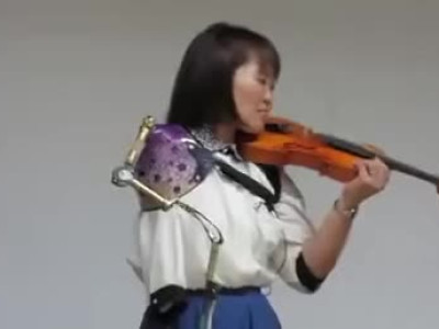 오른팔을 잃었지만 바이올린을 포기하지 않은 여자
