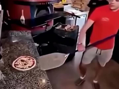 비법을 알아낸 피자가게 신입 직원