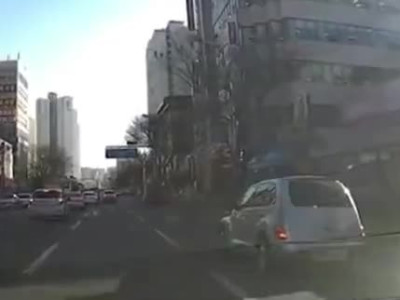 센스있게 정차한 운전자 ... 그리고