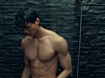 드라마에 나왔던 송강 몸 상태 ..gif