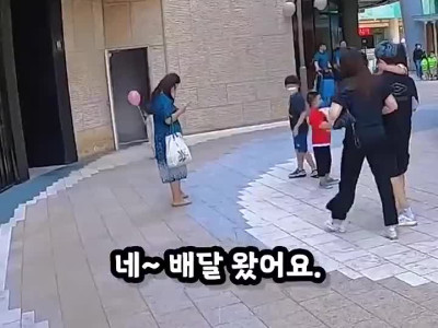 한국에서 배달하는 불법체류자들 근황.mp4