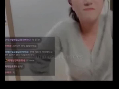 음소거 상태인줄 알았던 어느 여성 스트리머.mp4