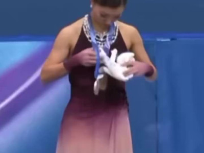 올림픽 메달에 인형 거치하기