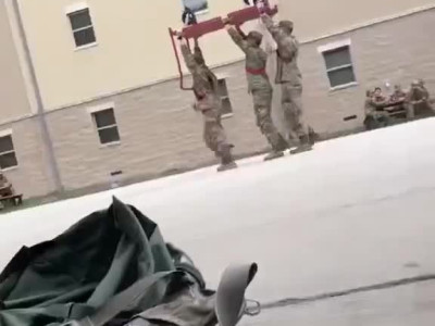 얼차려받는 미군.mp4