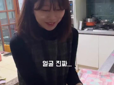 명절 시댁에서 전 부치는걸로 생색내는 동서에 빡친 형님.GIF