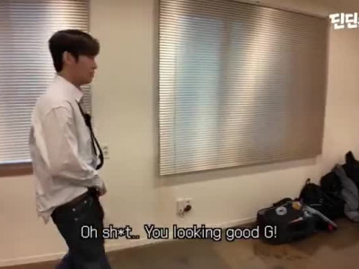 딘딘에게 걷는 법을 배우는 존박