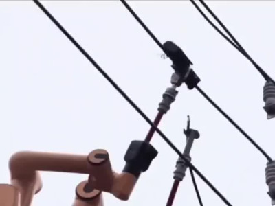 고압전기 작업 로봇