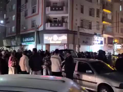 하메네이 사망 후 환호하는 이란 시민들.mp4