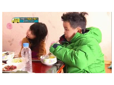 연프 나가서 아빠 어디가 찍는 윤후.jpg