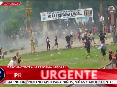 노동개혁 법안 때문에 격렬한 시위가 발생한 아르헨티나