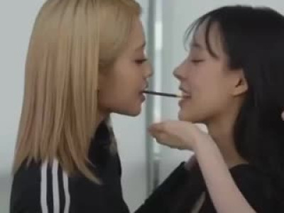 ㅇㅎ?) 키스 처럼 빼빼로 게임 하는 여돌