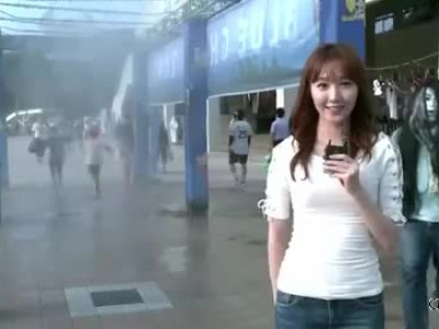 아나운서 뒤에 등장한 귀신