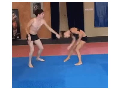 ㅎㅂ))남녀 격투기 대결..gif