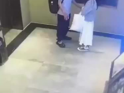 여친에게 이별 통보를 받아 창문으로 뛰어내린 중국인