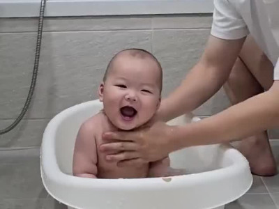아기 씻길 때마다 행복한 이유