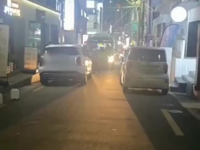 어느 붓싼 골목의 주차 클라쓰