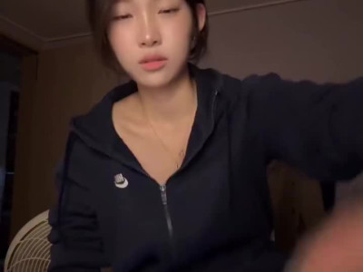 은근슬적.. 스리슬적.. 복근 노출녀