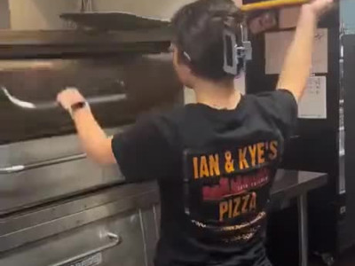 피자를 특이하게 잘라주는 누나