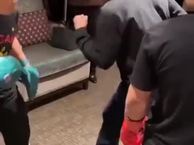 아들에게 복싱을 알려주는 48살 레전드 복서