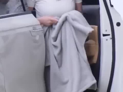 공항에서 크롭 흰 티 권은비