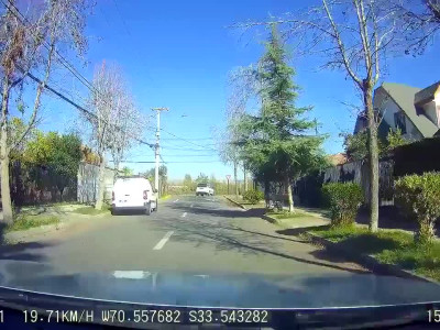 자동차 강도 밀어버리고 도망가는 차주